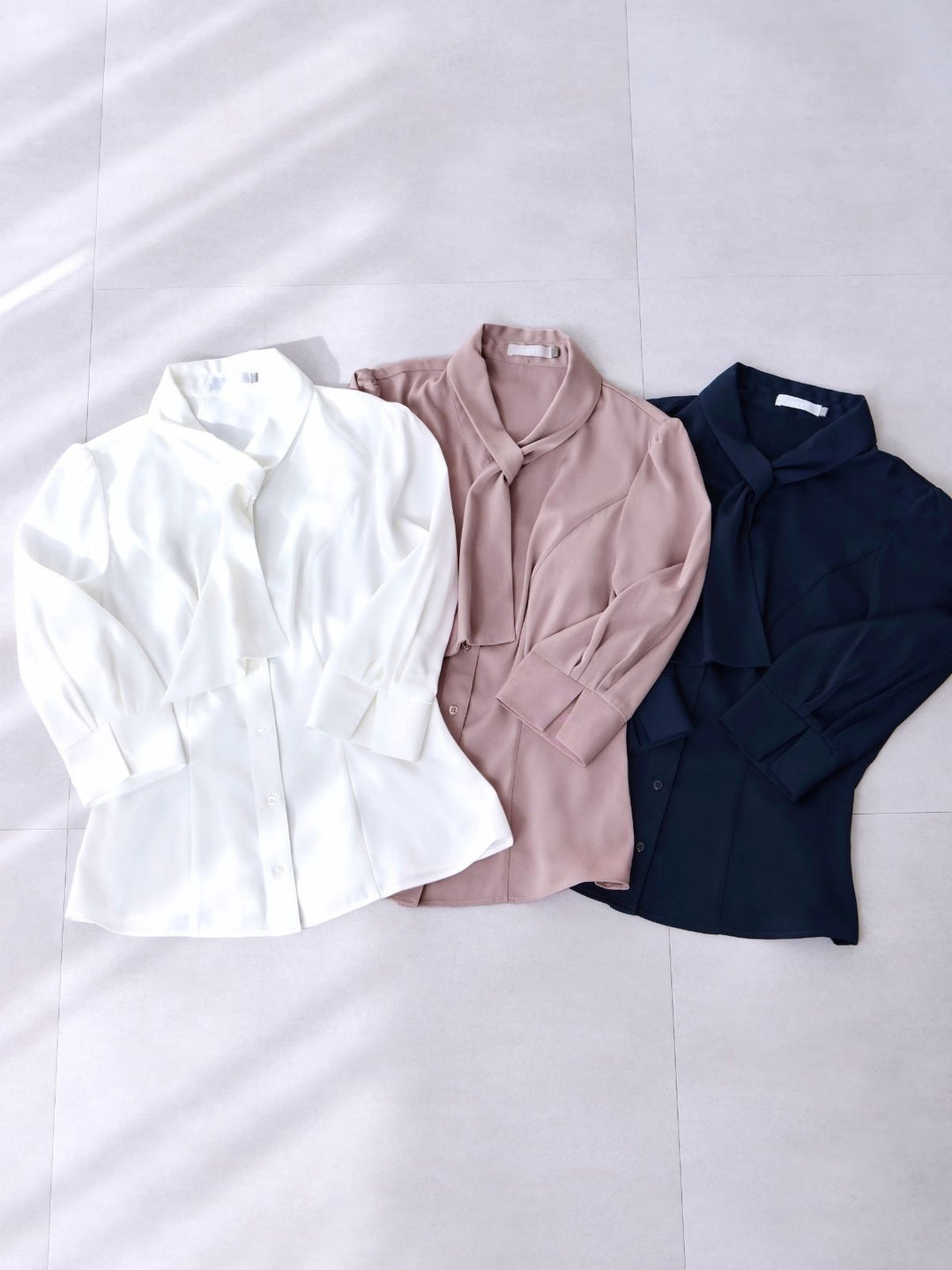 ループボウタイブラウス 25SS：くすみピンク│胸が大きな女性のための