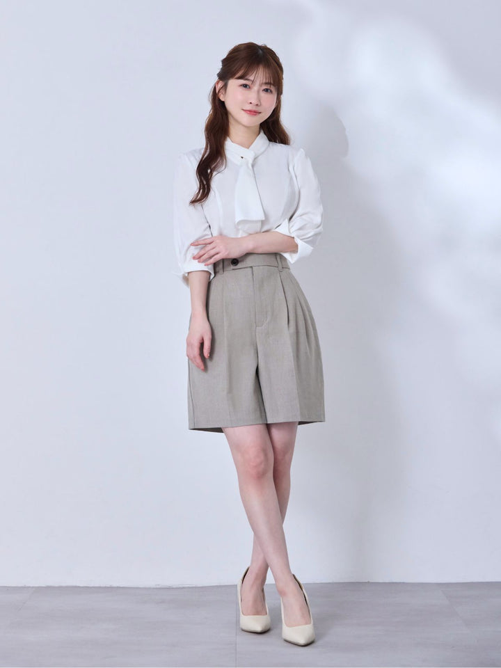 ループボウタイブラウス 25SS：ホワイト│胸が大きな女性のため