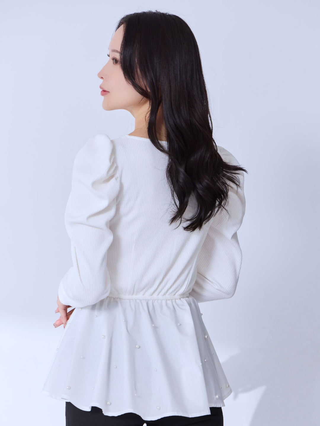 パール付きペプラムリブカットソー：ホワイト│胸が大きな女性のための