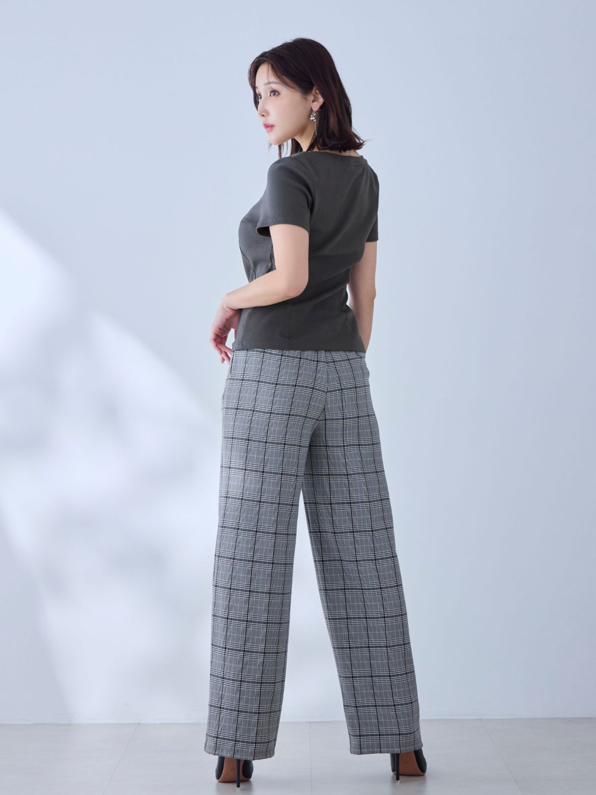 [6/19 22:00発売 期間限定 200円OFF]ベーシックラウンドネックＴシャツ 25SS：チャコール[102サイズ対応/入荷次第発送]