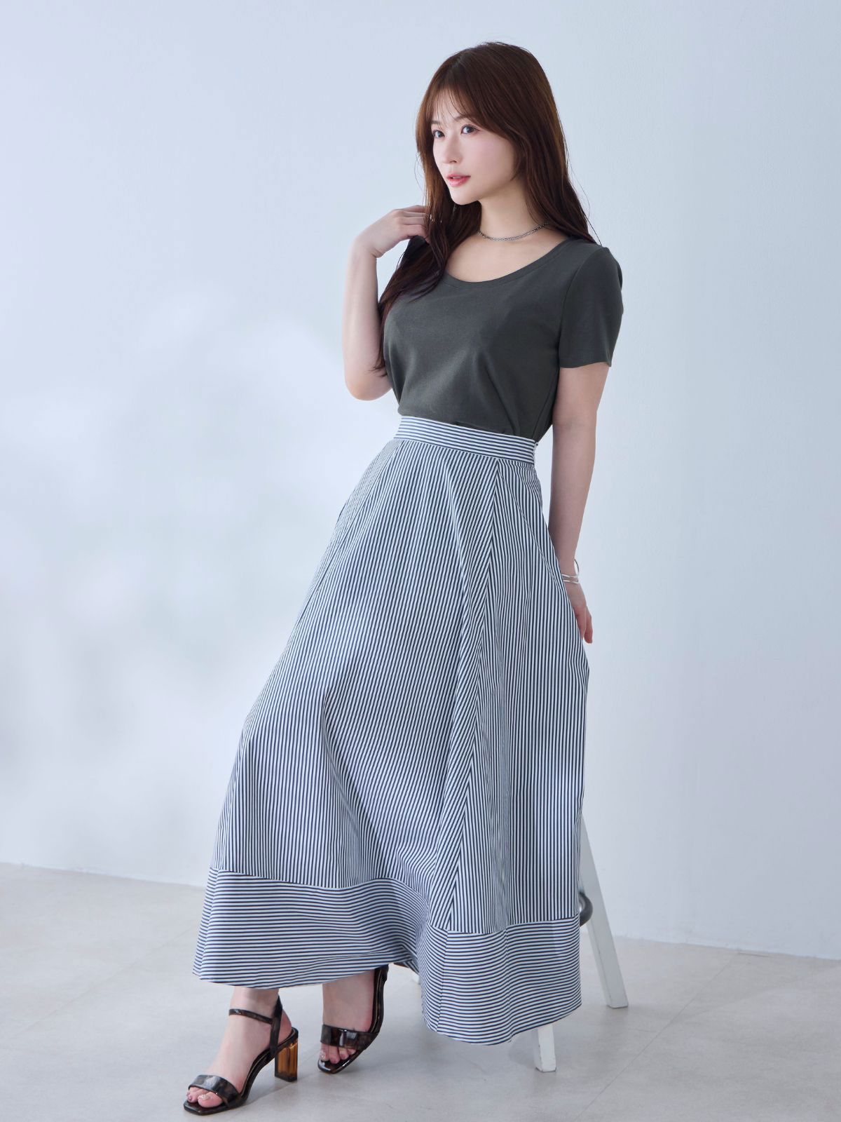 [6/19 22:00発売 期間限定 200円OFF]ベーシックラウンドネックＴシャツ 25SS：チャコール[102サイズ対応/入荷次第発送]