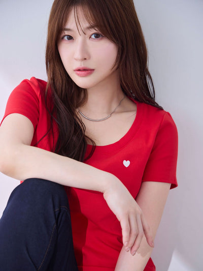 [6/5 22:00発売 期間限定 200円OFF]ベーシックラウンドネックＴシャツ 25SS：GLOW red [1着1000円を赤十字に寄付/102サイズ対応]