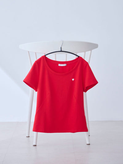[6/5 22:00発売 期間限定 200円OFF]ベーシックラウンドネックＴシャツ 25SS：GLOW red [1着1000円を赤十字に寄付/102サイズ対応]