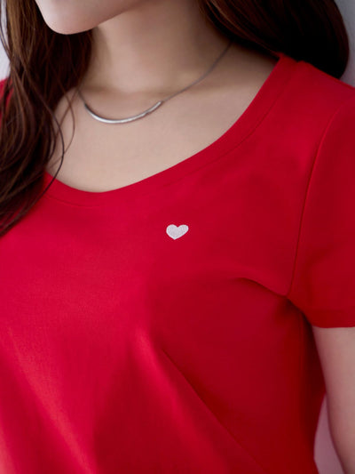 [6/5 22:00発売 期間限定 200円OFF]ベーシックラウンドネックＴシャツ 25SS：GLOW red [1着1000円を赤十字に寄付/102サイズ対応]