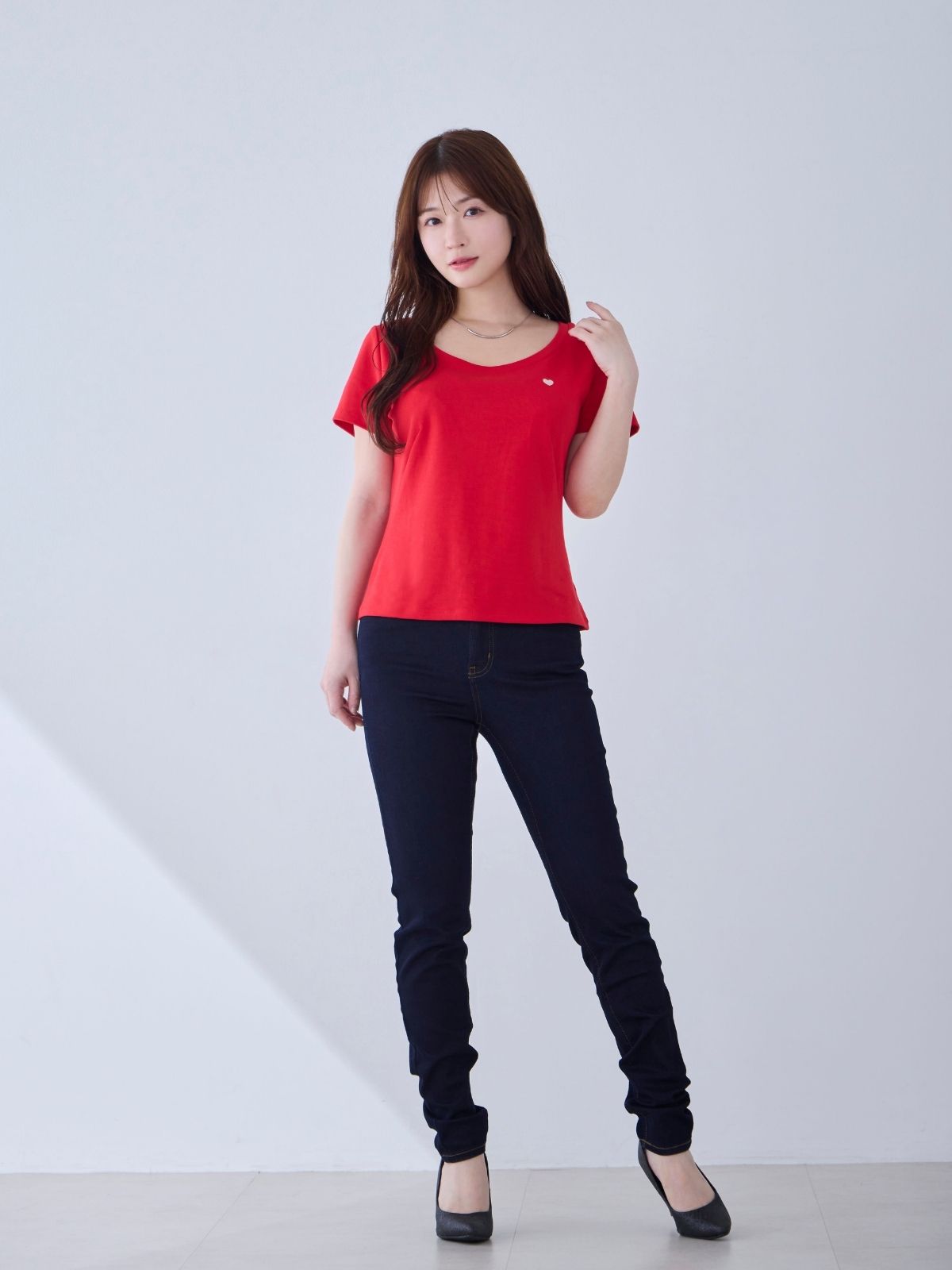 [6/5 22:00発売 期間限定 200円OFF]ベーシックラウンドネックＴシャツ 25SS：GLOW red [1着1000円を赤十字に寄付/102サイズ対応]