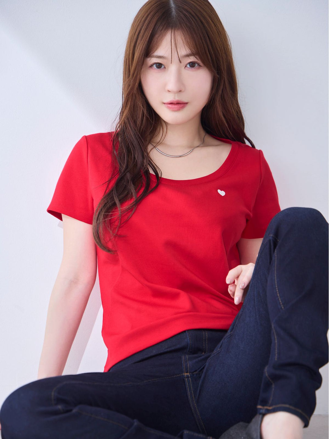 ベーシックラウンドネックTシャツ 25SS：ホワイトロゴ│胸が