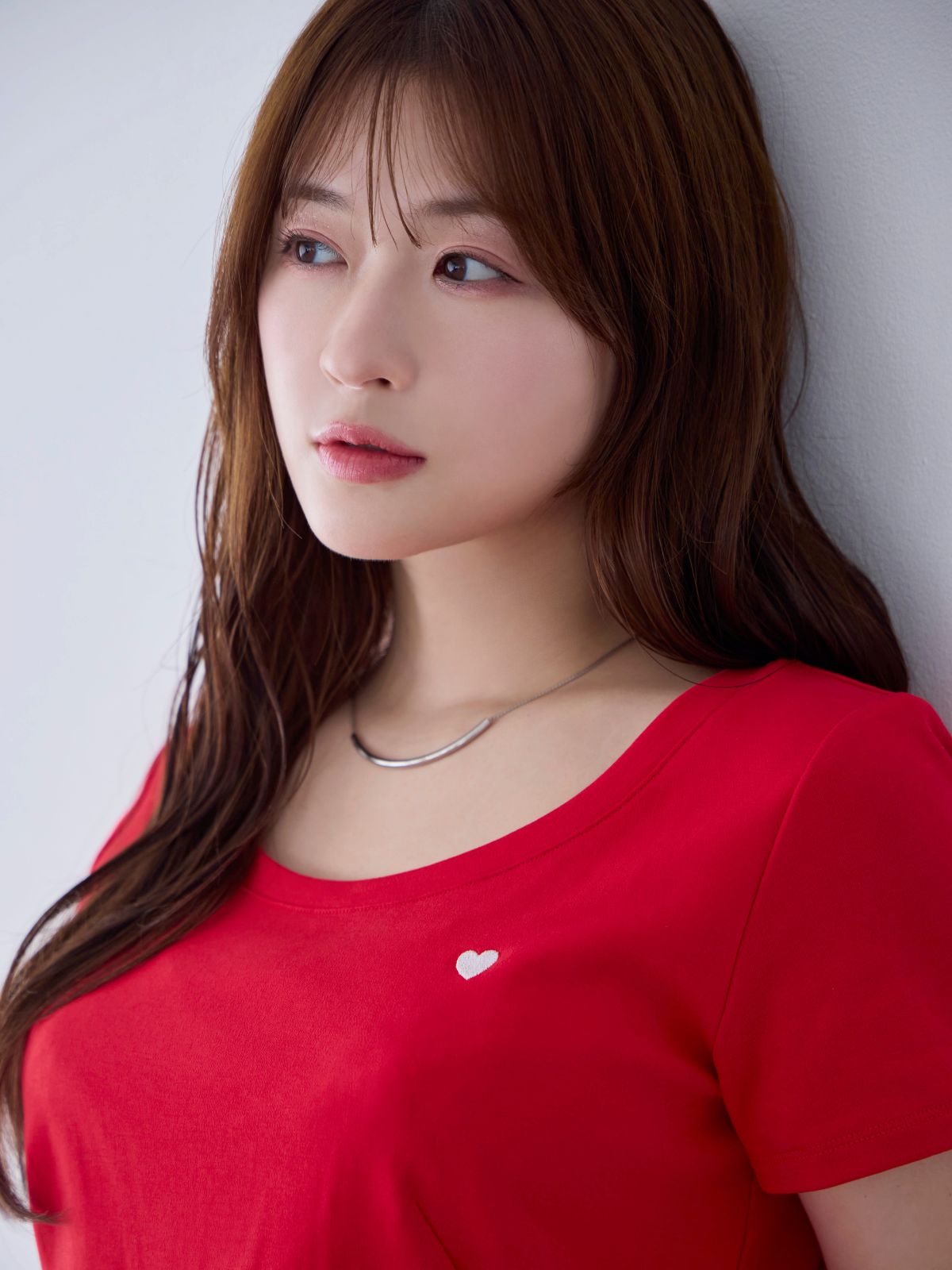 [6/5 22:00発売 期間限定 200円OFF]ベーシックラウンドネックＴシャツ 25SS：GLOW red [1着1000円を赤十字に寄付/102サイズ対応]