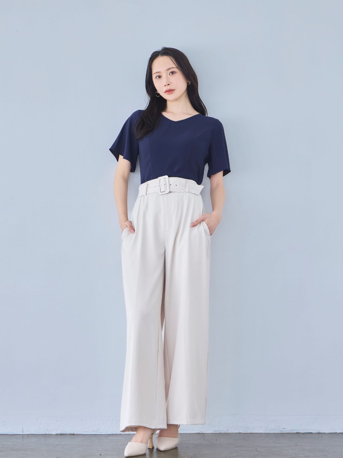 [5/15 22:00発売 期間限定 300円OFF]ストレッチフレアスリーブブラウス 25SS：ネイビー[102サイズ対応]