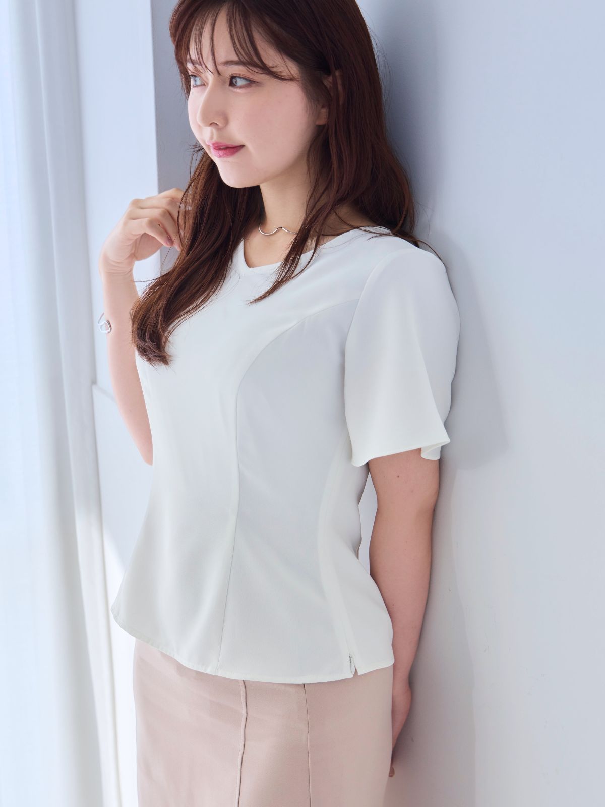 [5/15 22:00発売 期間限定 300円OFF]ストレッチフレアスリーブブラウス 25SS：ホワイト[102サイズ対応]