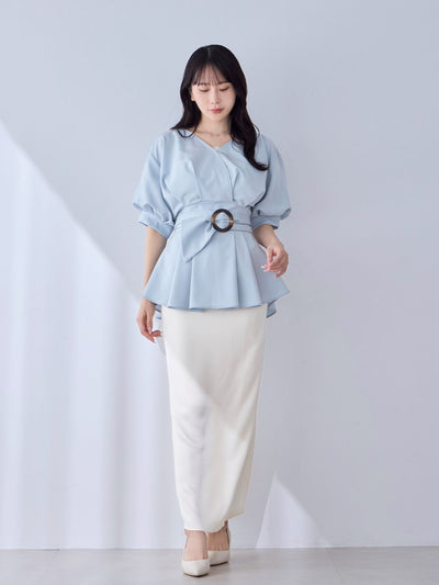 [6/5 22:00発売]ウエストベルト付きカシュクールブラウス 25SS：ライトブルー[102サイズ対応]