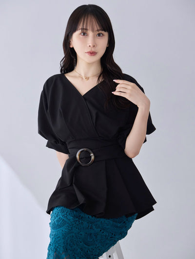 [6/5 22:00発売]ウエストベルト付きカシュクールブラウス 25SS：ブラック[102サイズ対応]
