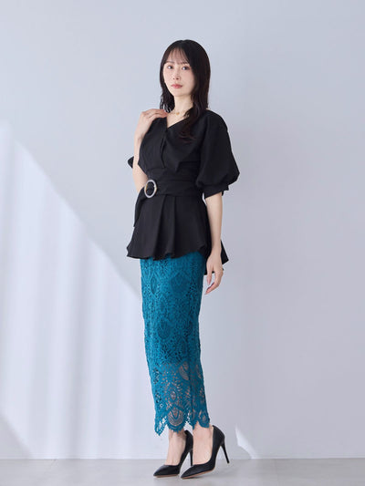 [6/5 22:00発売]ウエストベルト付きカシュクールブラウス 25SS：ブラック[102サイズ対応]