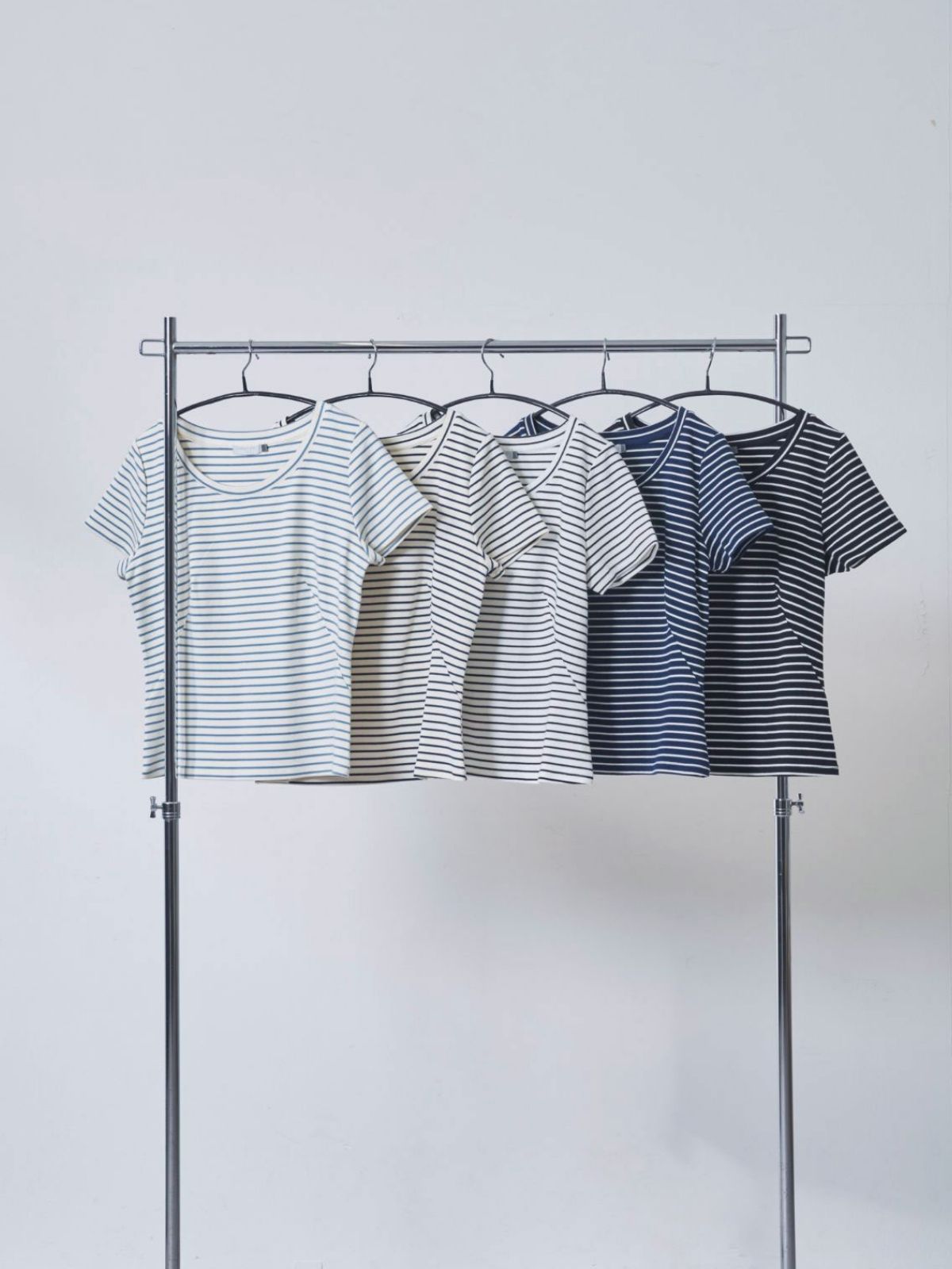 [7/24 22:00発売 期間限定 200円OFF]ボーダーベーシックラウンドネックTシャツ：ナローブラック[102サイズ対応/入荷次第発送]