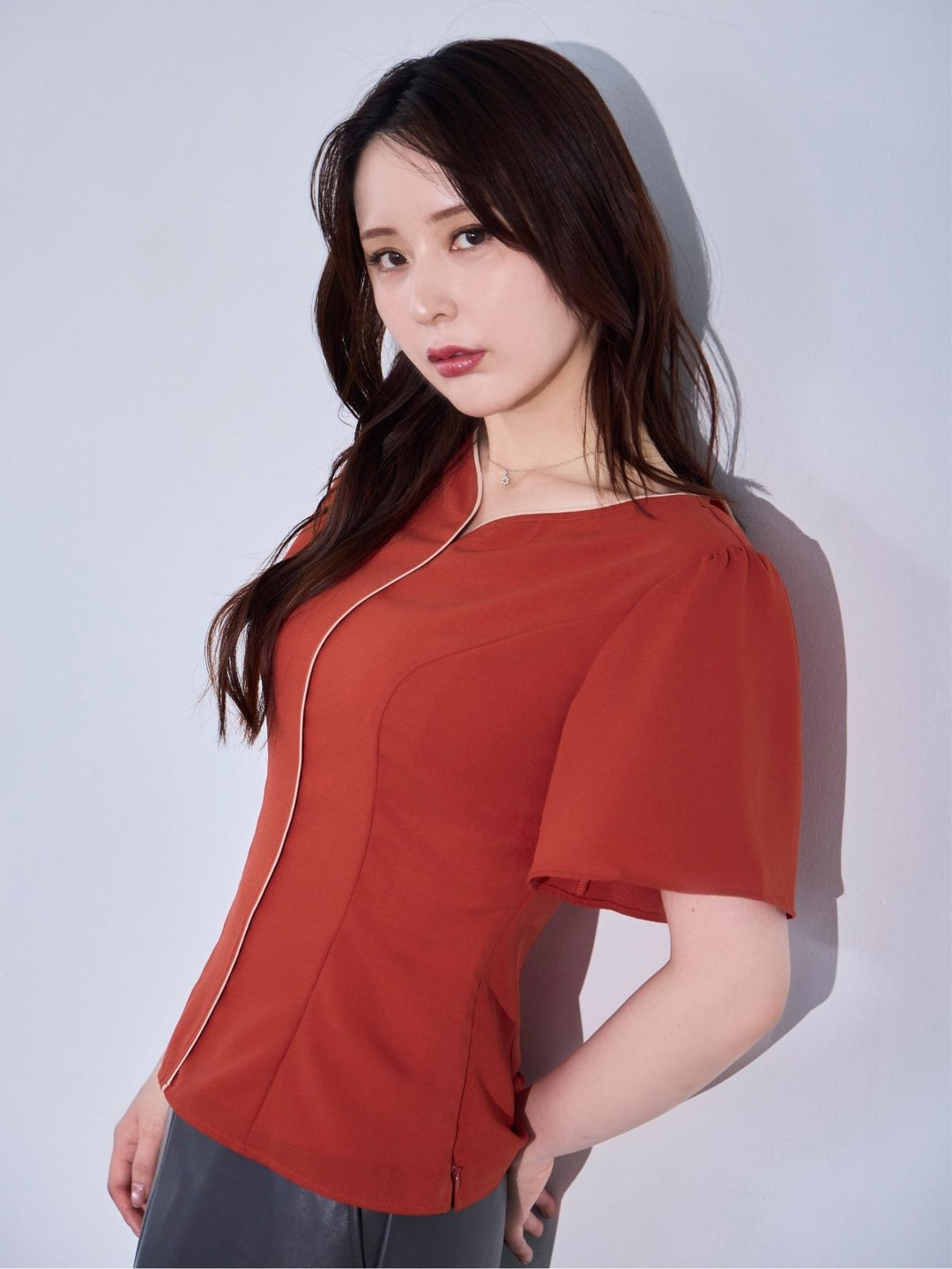 ハートネックパイピングブラウス：オレンジ│胸が大きな女性のための