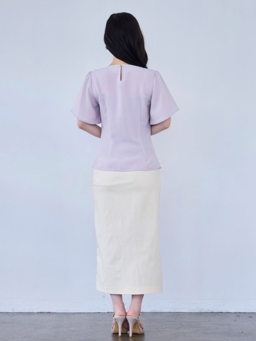 ハートネックパイピングブラウス：ネイビー│胸が大きな女性のための