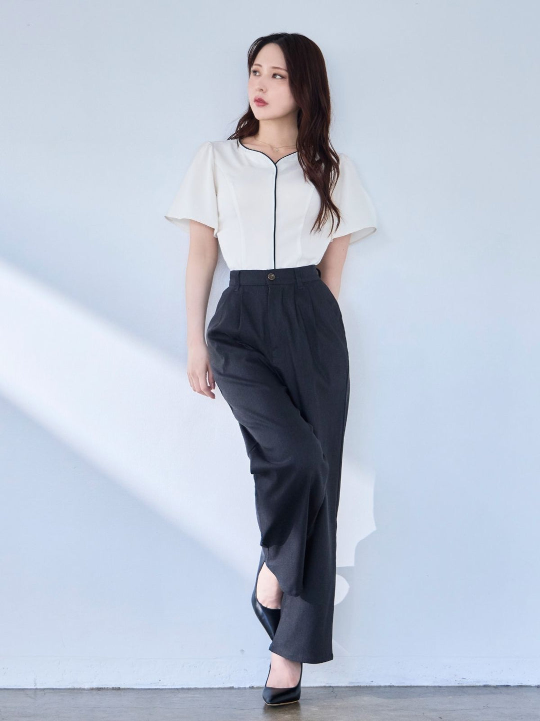 overE ハートネックパイピングブラウス 96 ハートネックパイピングブラウス：オフホワイト│胸が大きな女性のため