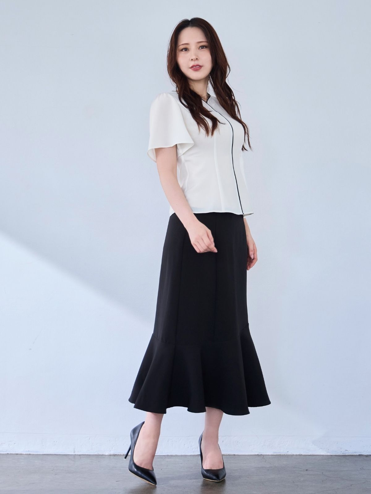 [8/14 22:00発売 期間限定 300円OFF]ハートネックパイピングブラウス：オフホワイト[102サイズ対応/入荷次第発送]