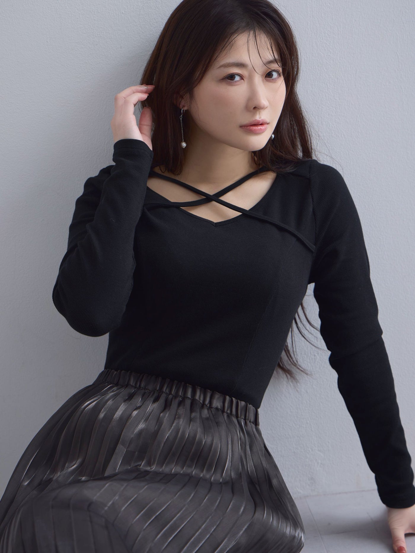 [10/16 22:00発売 期間限定 300円OFF]Vネックストラップカットソー：ブラック[102サイズ対応]