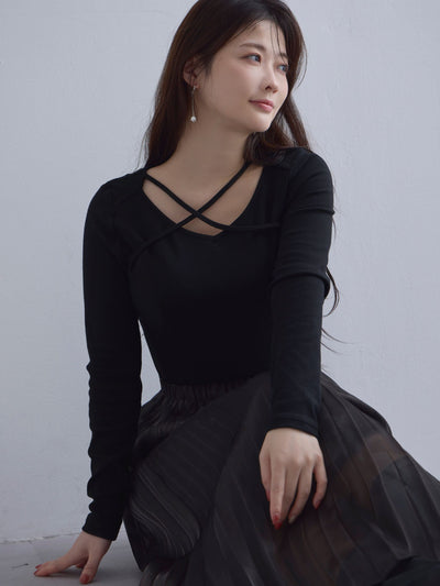 [10/16 22:00発売 期間限定 300円OFF]Vネックストラップカットソー：ブラック[102サイズ対応]