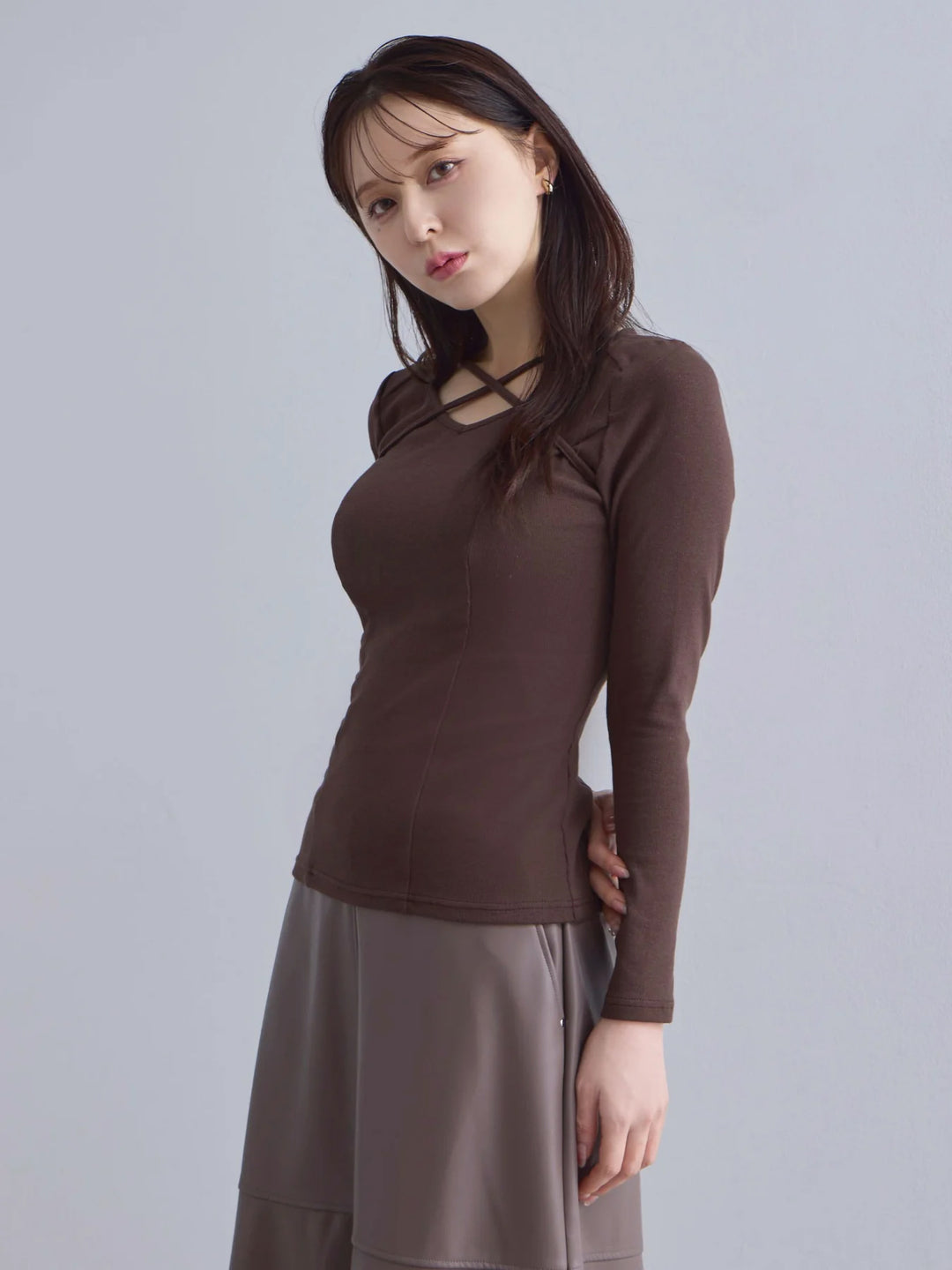 オーバーイー　overE　スクエアネックストラップカットソー　U65 A0113_11_720x.jpg?v=1739866371