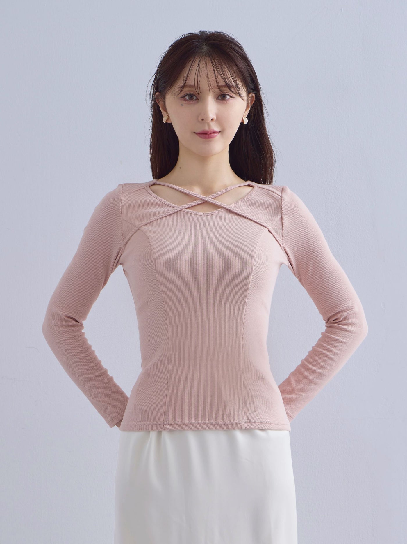 [10/16 22:00発売 期間限定 300円OFF]Vネックストラップカットソー：ブラック[102サイズ対応]