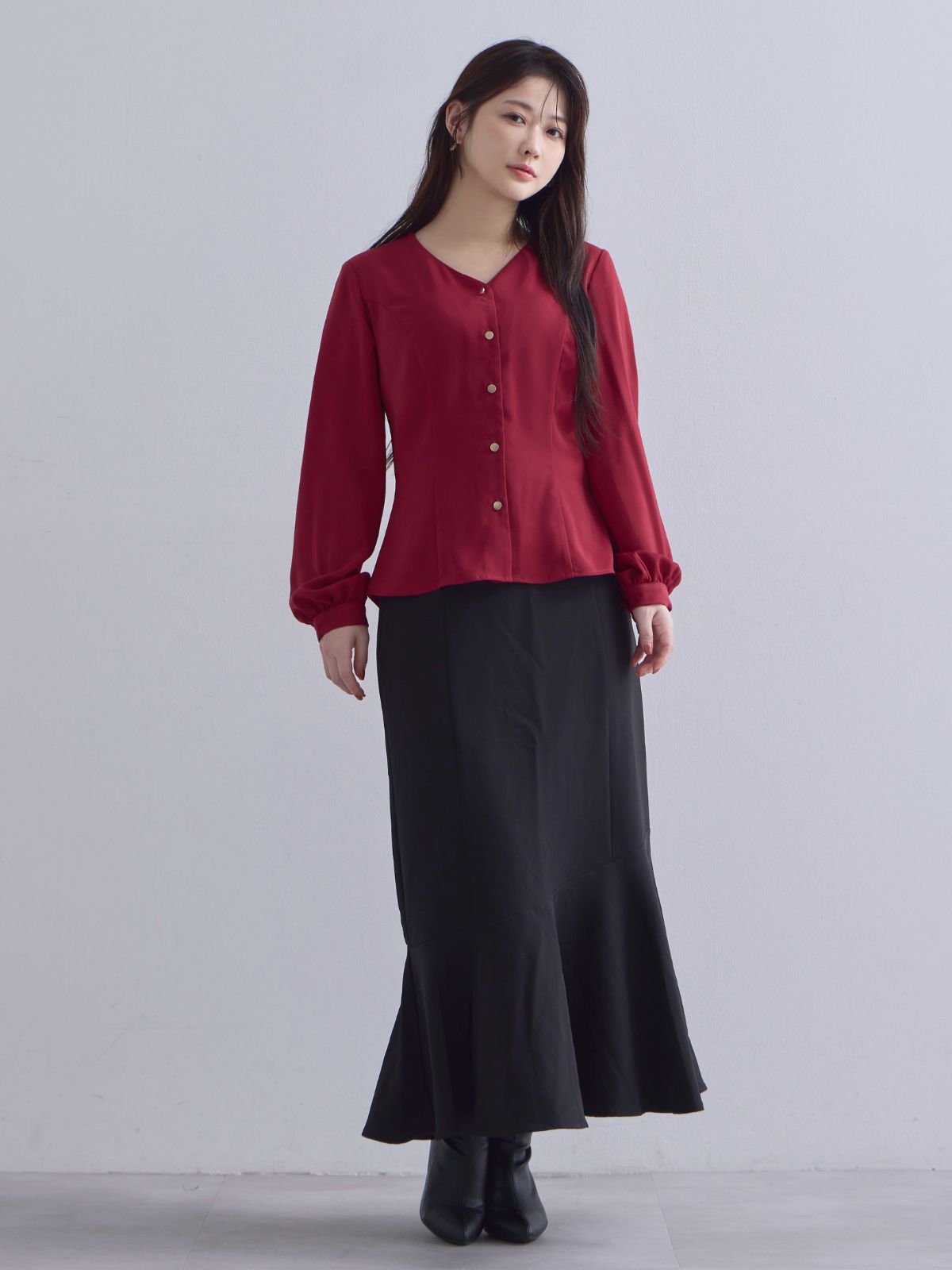 [10/23 22:00発売 期間限定 300円OFF] Vネック前開きブラウス 25AW：ルージュ[102サイズ対応/入荷次第発送]