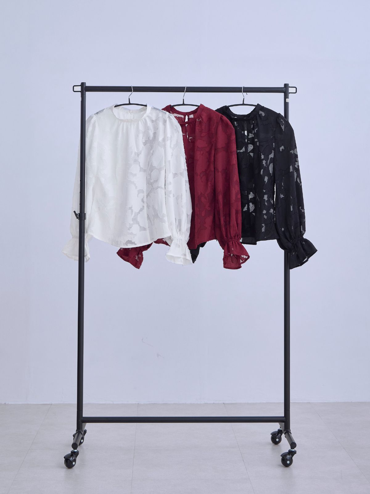 [12/11 22:00発売 期間限定 300円OFF]キャンディスリーブジャカードブラウス：ボルドー[102サイズ対応]