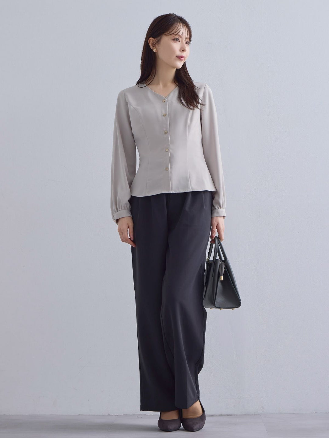 Vネック前開きブラウス 25AW：グレージュ│胸が大きな女性のための