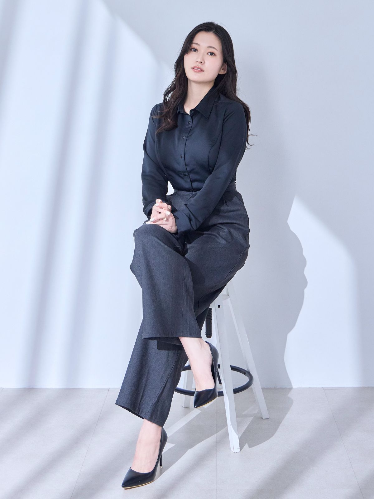 透けづらいシルキーシャツブラウス：ブラック│胸が大きな女性のための