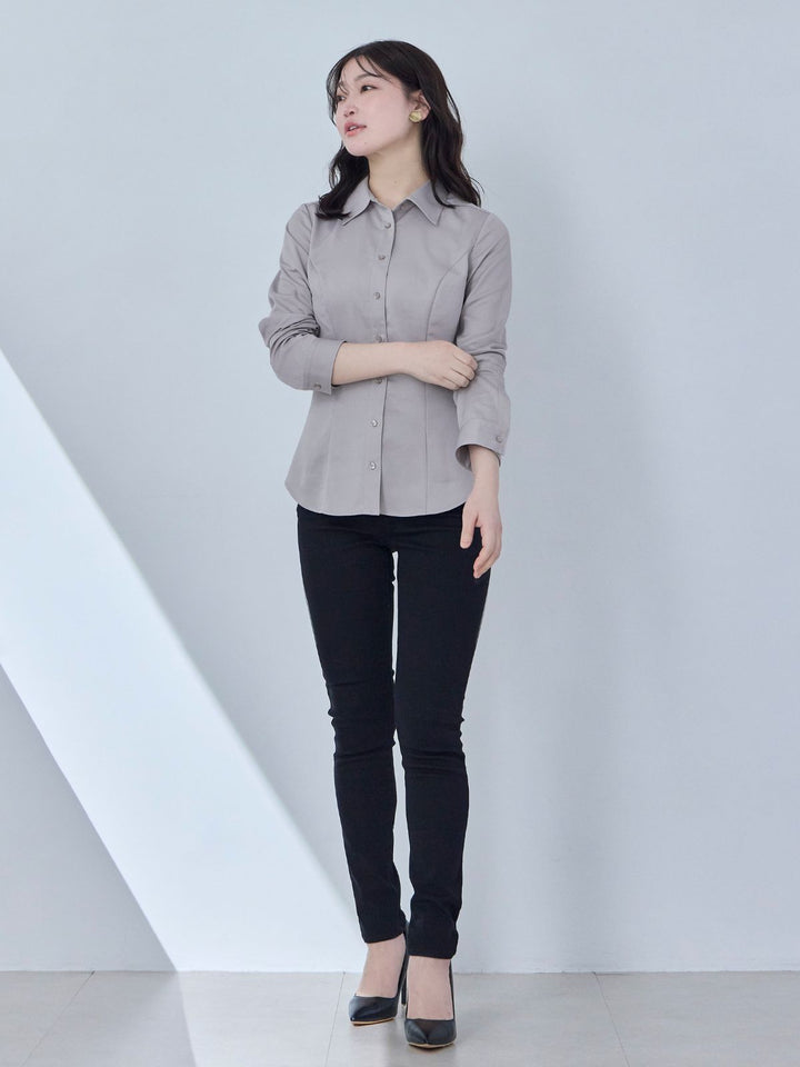 【美品】overE 透けづらいシルキーシャツブラウス U65 グレージュ 透けづらいシルキーシャツブラウス：グレージュ│胸が大きな女性のため