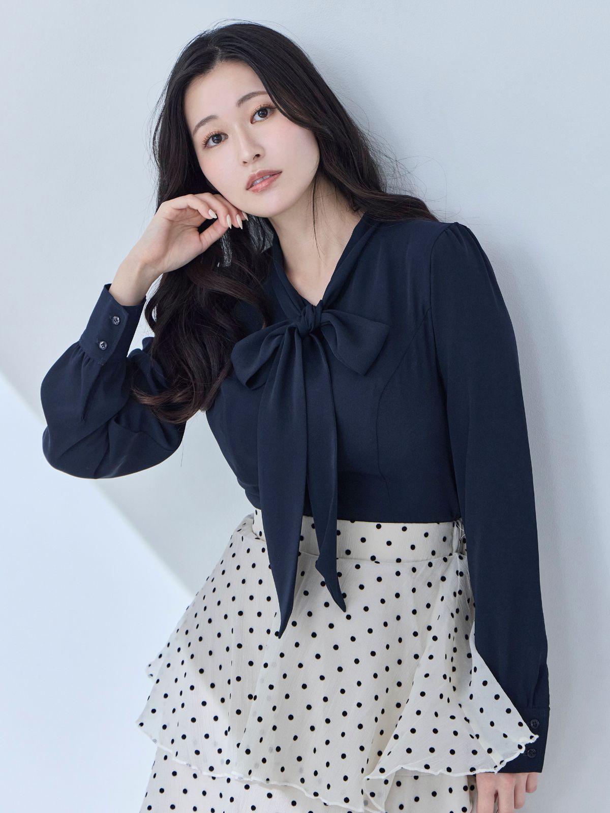 透けづらいフレンチボウタイブラウス：ネイビー│胸が大きな女性のため