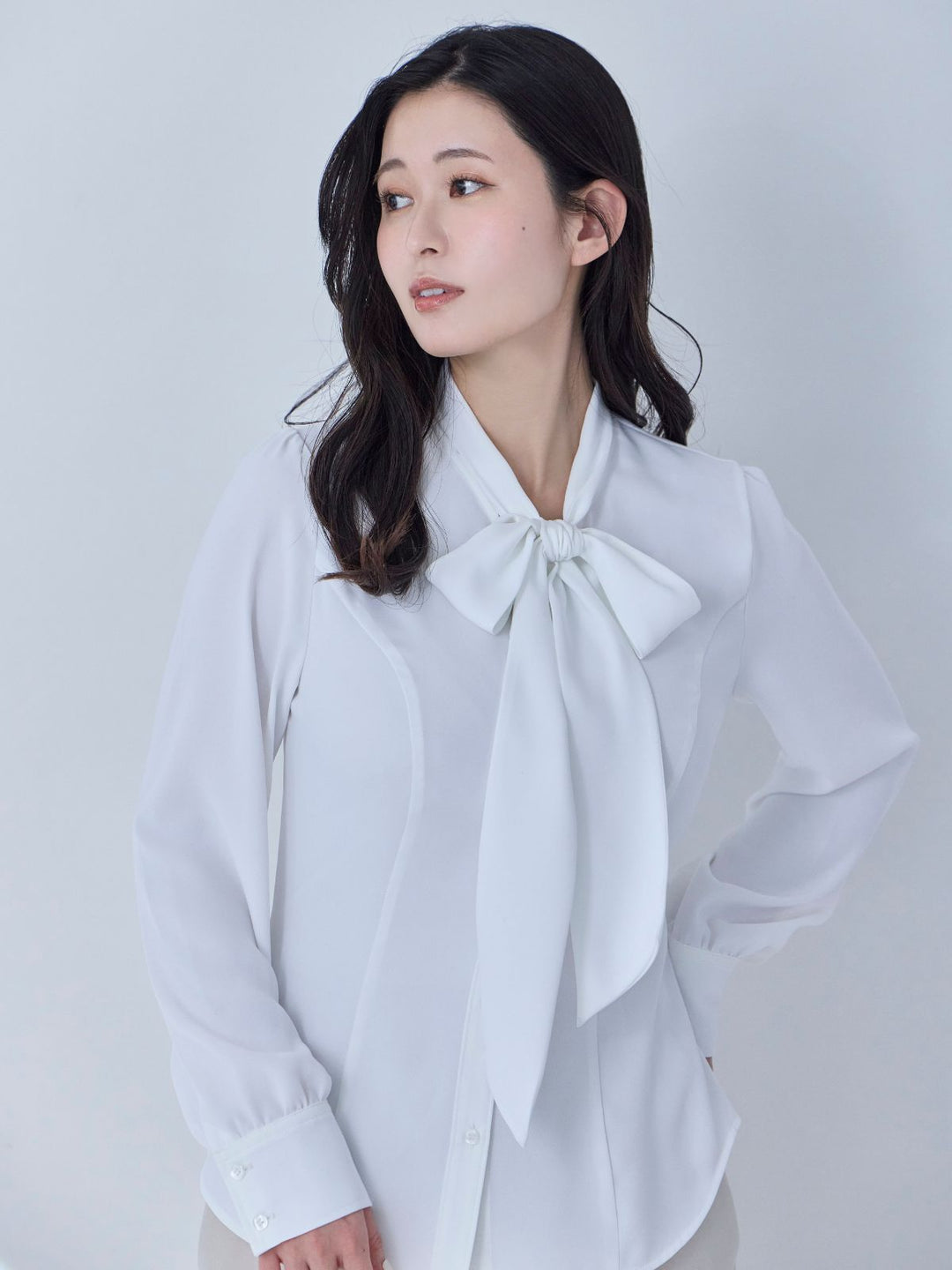 透けづらいフレンチボウタイブラウス：ホワイト│胸が大きな女性のため