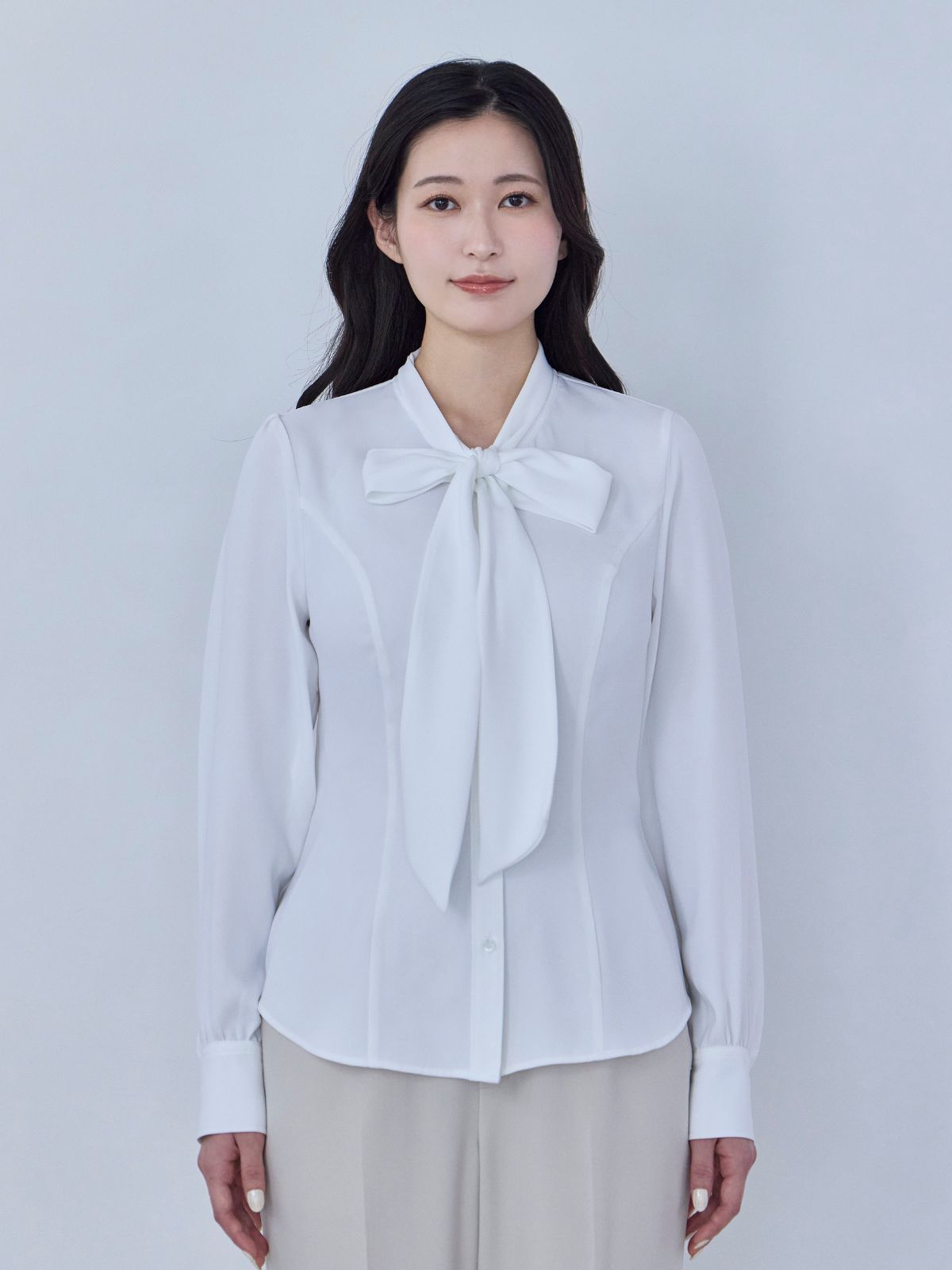 【美品】overE ボウタイブラウス 24AW：ホワイト102 透けづらいフレンチボウタイブラウス：ネイビー│胸が大きな女性のため