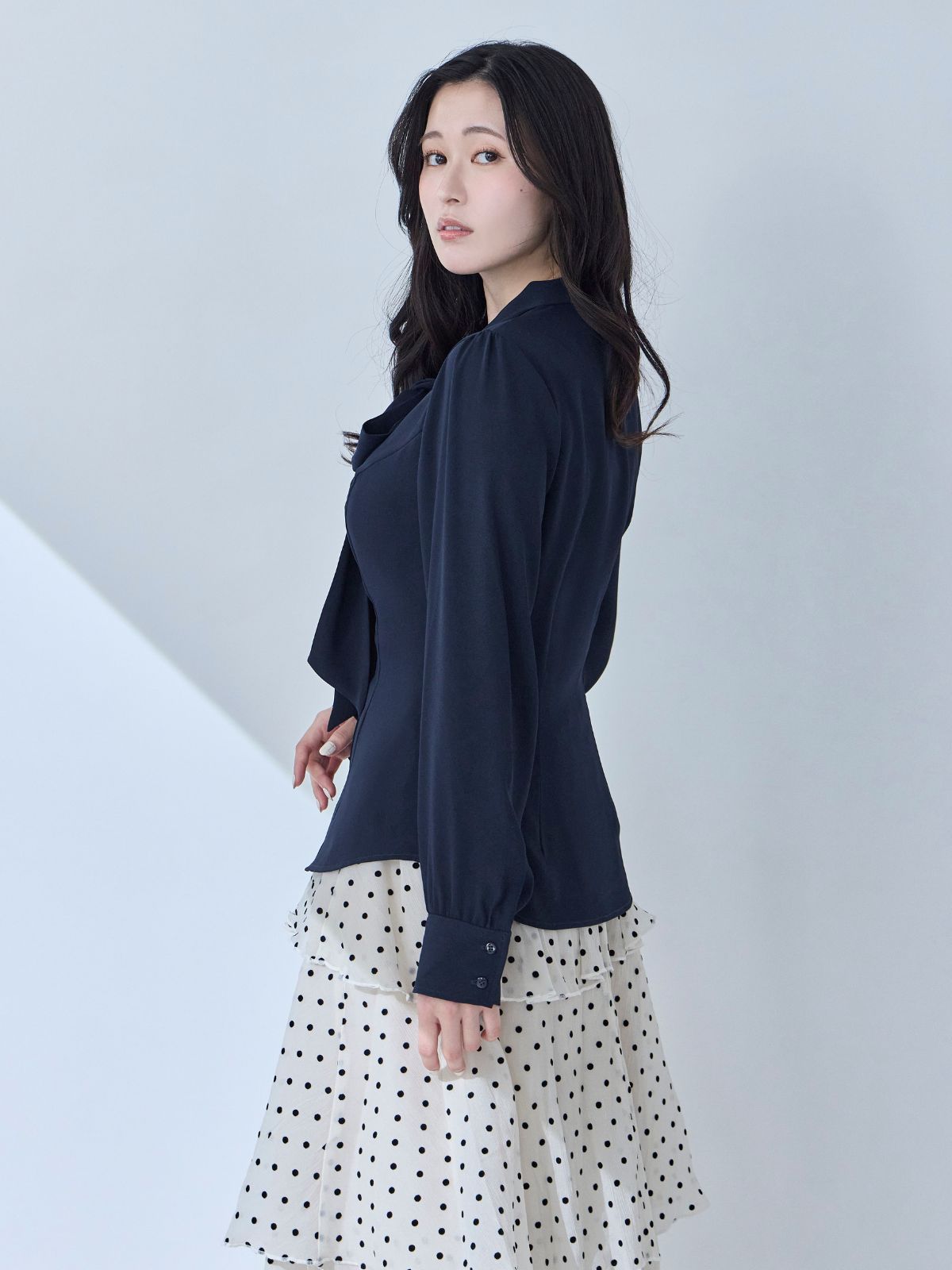 透けづらいフレンチボウタイブラウス：ネイビー│胸が大きな女性のため 