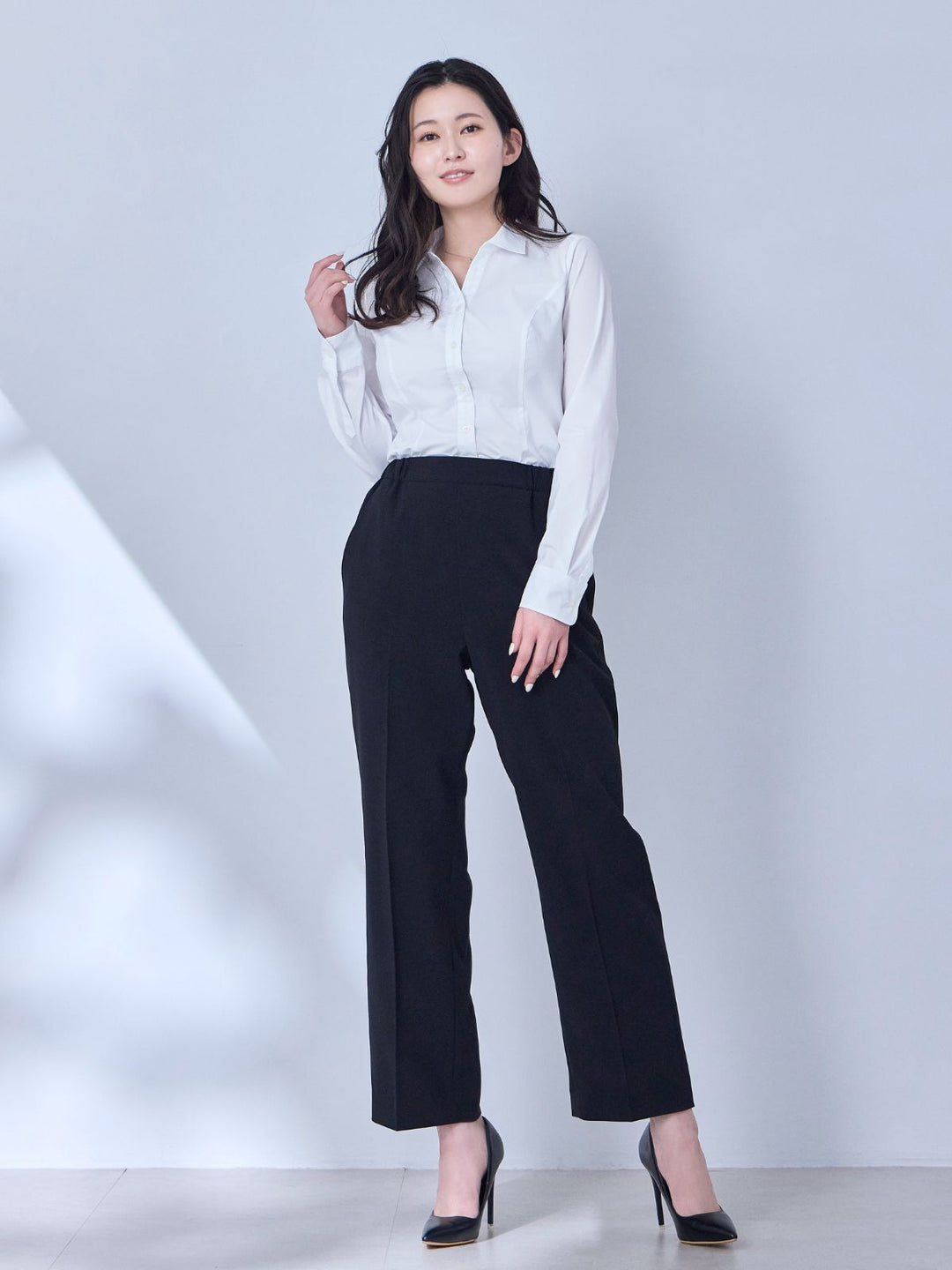 【overE】美胸・着痩せ叶うスキッパーシャツ：ホワイトストレッチU65-R- 美胸・着痩せ叶うスキッパーシャツ：ホワイトストレッチ[overE