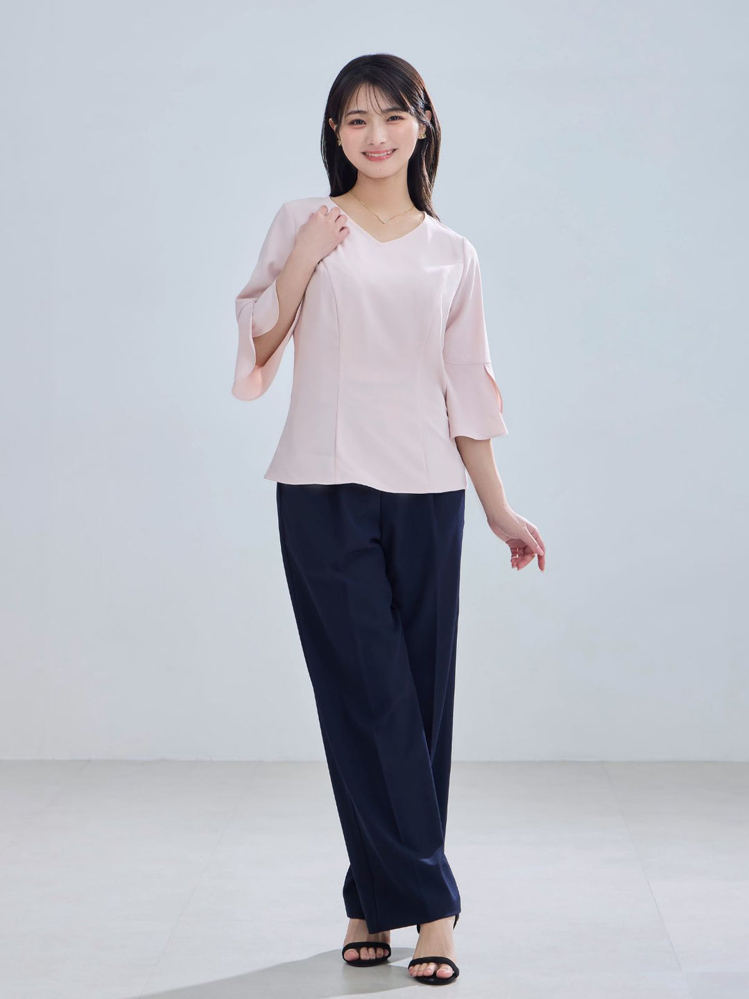 overe フレアスリーブブラウス　 ピンクベージュ102サイズ 透けづらいストレッチフラワーブラウス：ピンクベージュ│胸が大きな