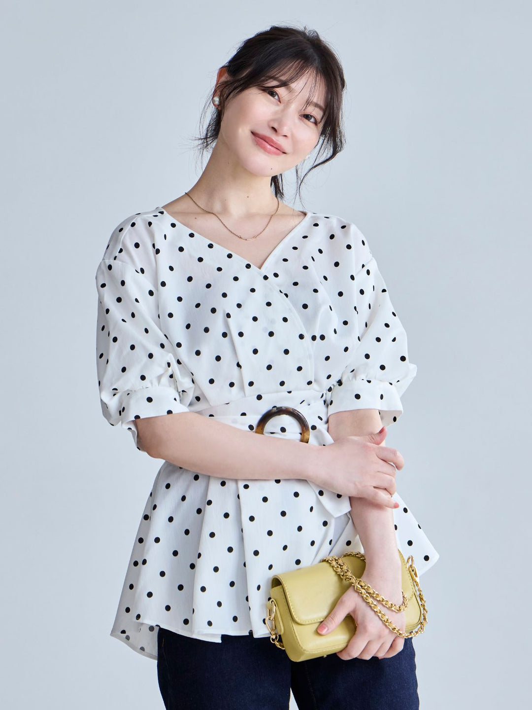 【完売サイズ】overE ウエストベルト付きカシュクールブラウス 102 白 ウエストベルト付きカシュクールブラウス 26SS：ホワイトドット│胸が