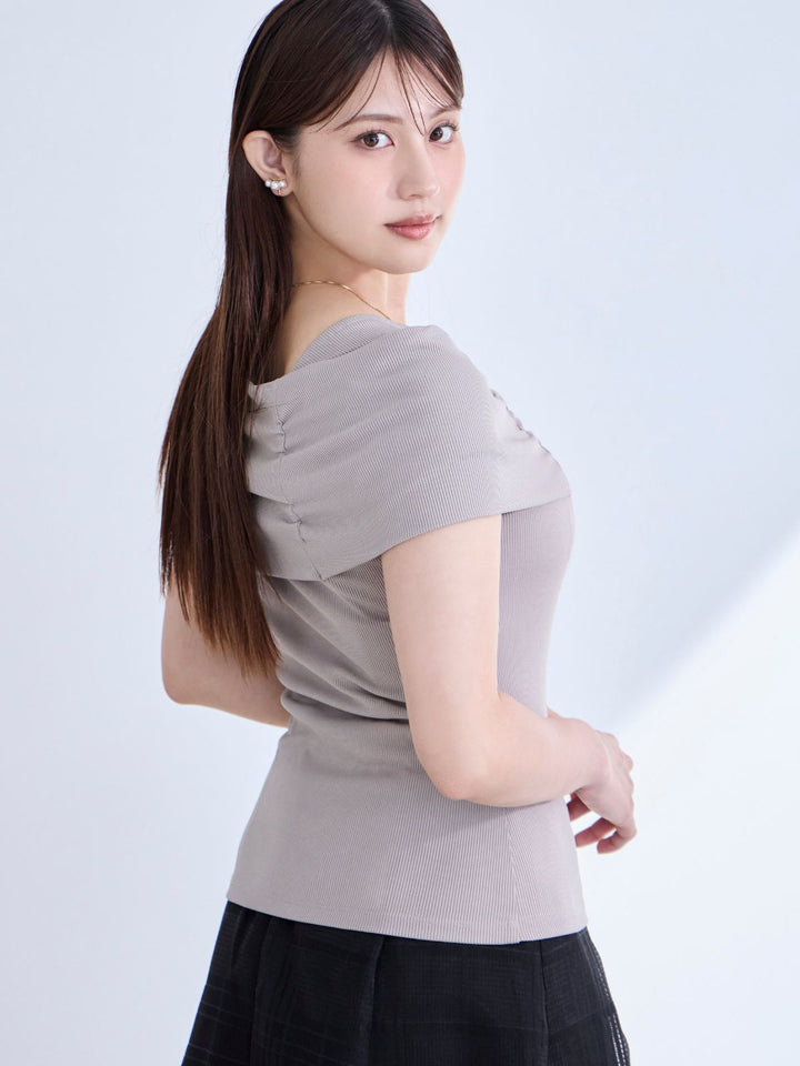 オフショルライクパネルカットソー：ミルクティー│胸が大きな女性の