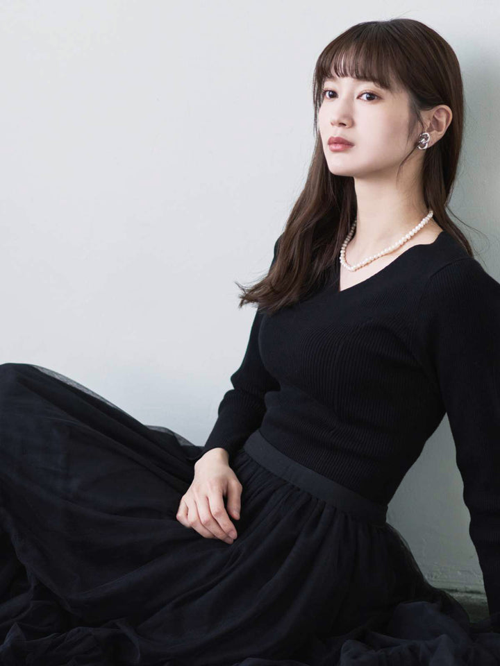 overE ラメ入りサマーVネックパネルニット：ブラック overE ラメ入りサマーVネックパネルニット：ブラック - メルカリ