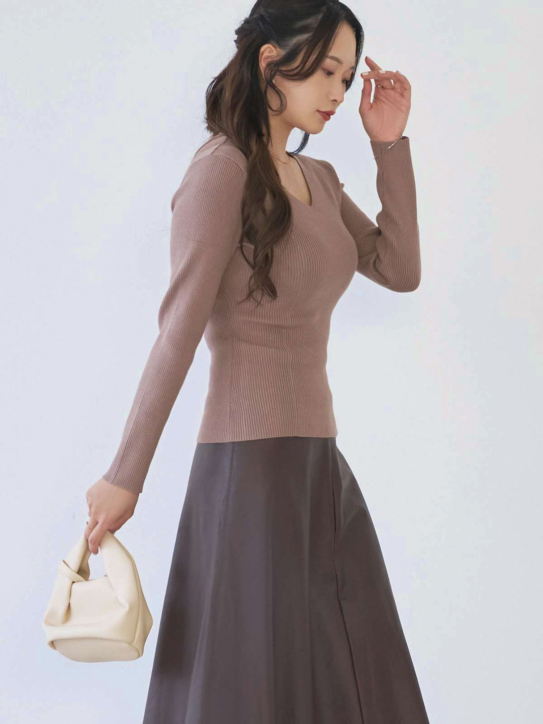 «overE» Vネックパネルニット アクアグリーン90 Vネックパネルニット：モカ│胸が大きな女性のための