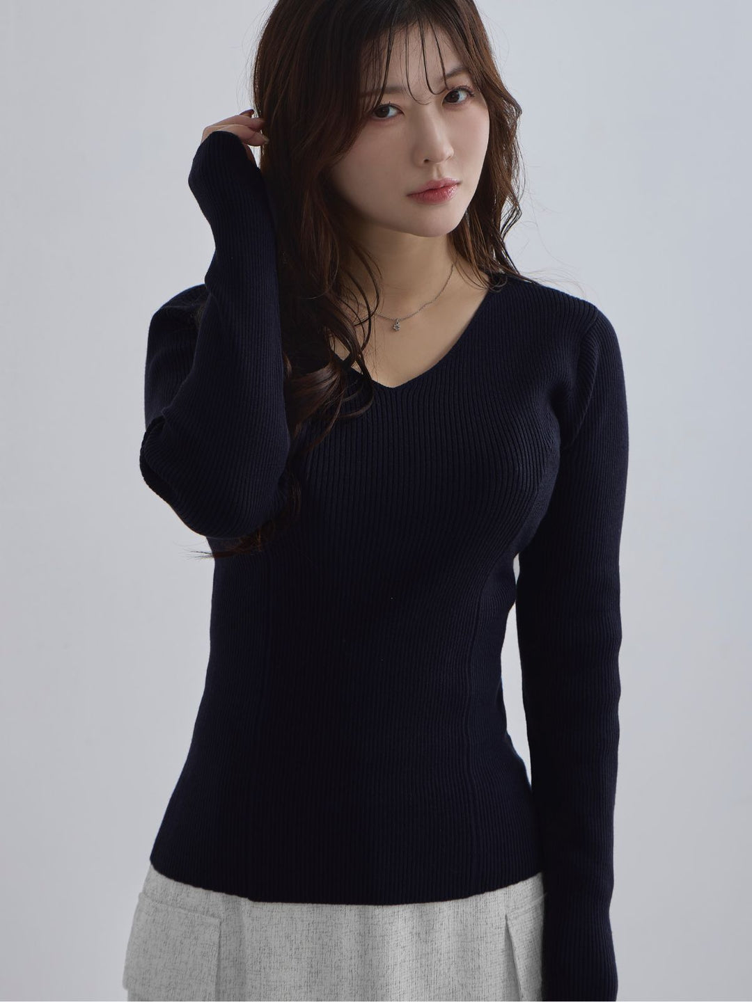 overE Vネックパネルニット：ブラック U65 Vネックパネルニット：ネイビー│胸が大きな女性のためのファッション