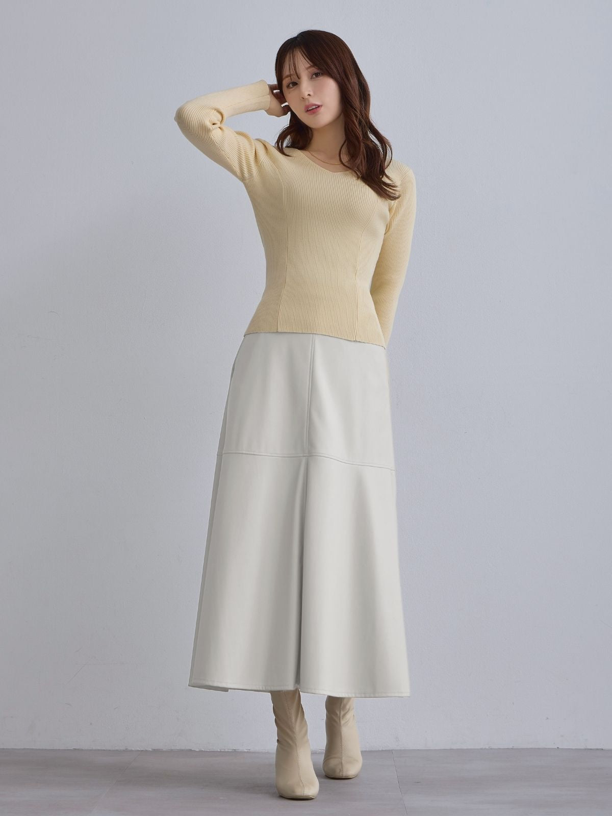 [12/4 22:00発売 期間限定 300円OFF]Vネックパネルニット：バニラ[102サイズ対応]