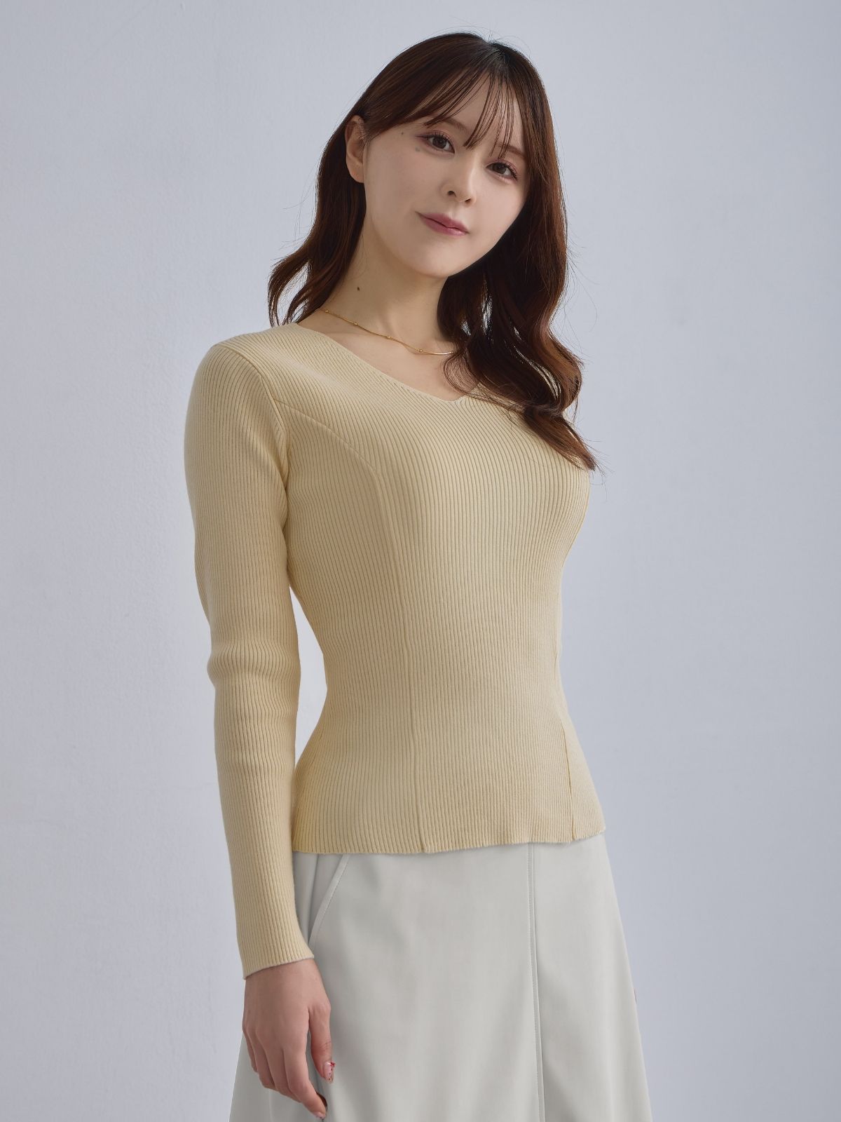 [12/4 22:00発売 期間限定 300円OFF]Vネックパネルニット：バニラ[102サイズ対応]