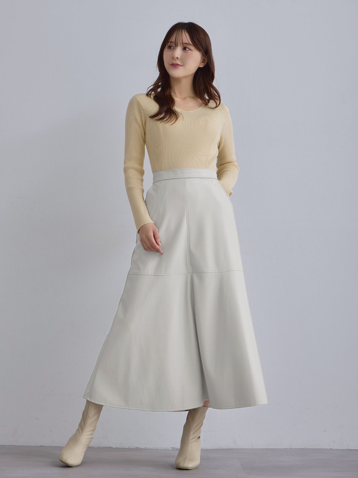 [12/4 22:00発売 期間限定 300円OFF]Vネックパネルニット：バニラ[102サイズ対応]