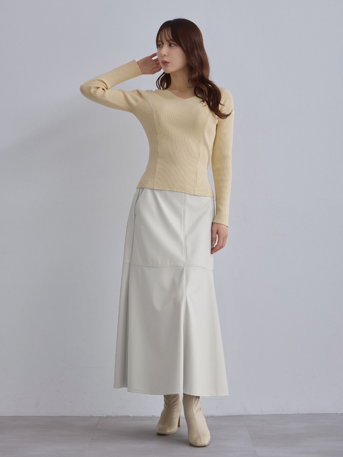 [12/4 22:00発売 期間限定 300円OFF]Vネックパネルニット：バニラ[102サイズ対応]