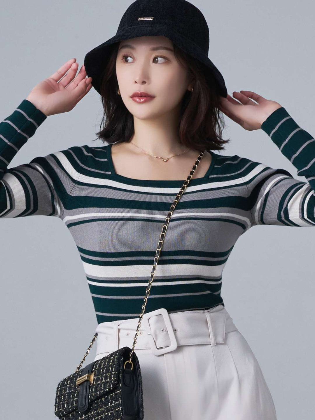 【OverE】セット スクエアネックマルチボーダーニット ＆ノースリーブシャツ スクエアネックマルチボーダーニット：ダークグリーン│胸が大きな女性