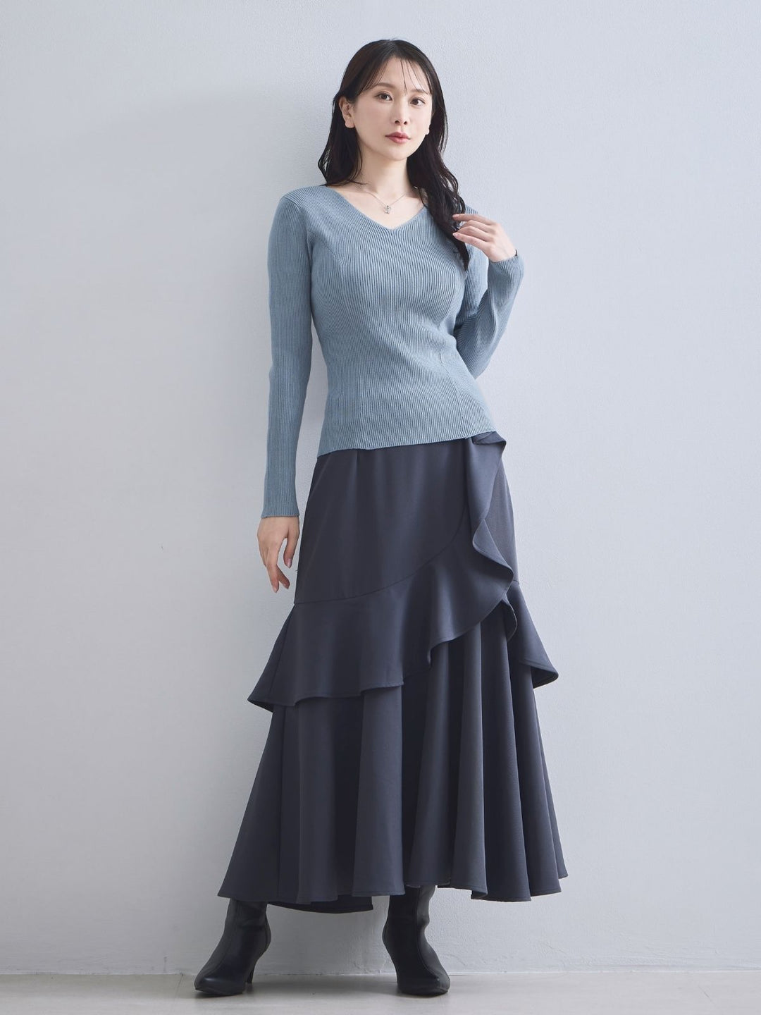 Vネックパネルニット：スモーキーブルー│胸が大きな女性のための