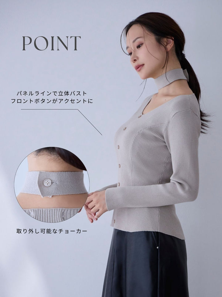 取り外しできるチョーカー付きフロントボタンパネルニット