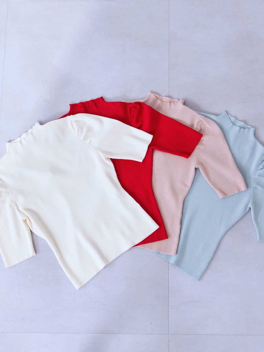 プチハイ5分袖パネルニット 25SS：ホワイト│胸が大きな女性の
