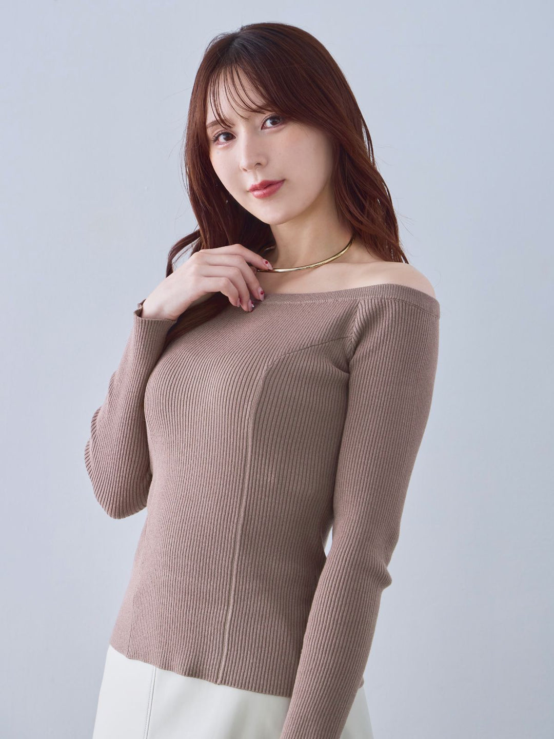半透明ブラ紐付き オフショルパネルニット：モカ│胸が大きな女性の